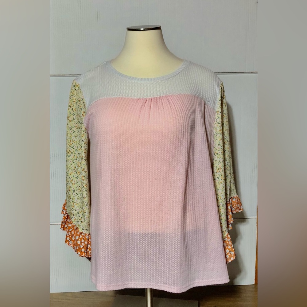 Emery Rose 4x top with fun bell sleeves pretty pink and flower sleeves.